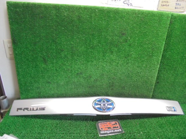 8EQ3165IC1 ) トヨタ プリウス ZVW30 純正バックドアセンターガーニッシュ 76801-47070/80/76811-47070/80拍卖