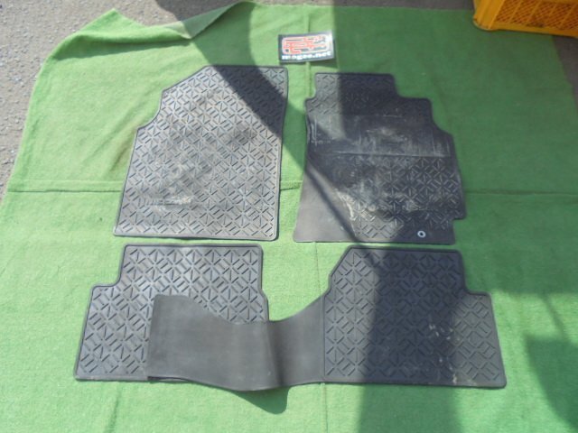 8EN3106AE1 ) 日産 AD VFY11 後期型 純正フロアゴムマットセット拍卖