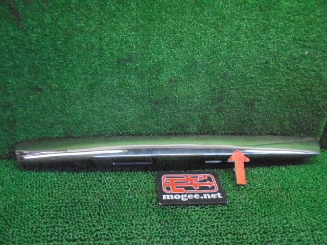 8EQ4079IA3 ) トヨタ ノア AZR60G 後期型 純正バックドアメッキガーニッシュ 76801-28270拍卖