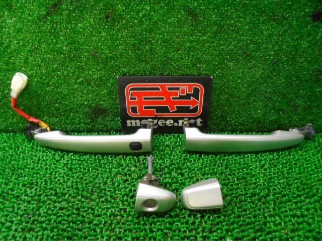 8EK3582HD3-1 ) トヨタ アイシス プラタナ ANM10W/ANM15W 純正フロントアウターハンドル左右セット拍卖