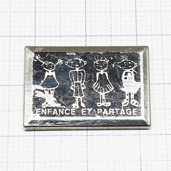 DKG P3383★ PINS ピンズ ピンバッチ ピンバッジ ピンバッヂ ENFANCE ET PARTAGE 幼少時代と共有 子供 児童心理学拍卖