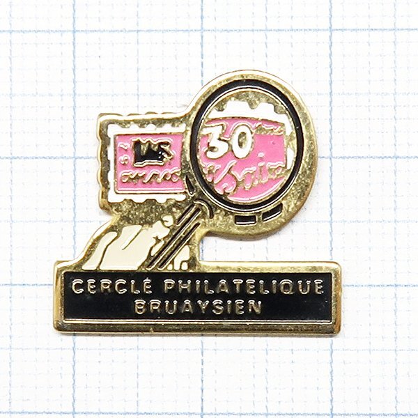 DKG P3211★ PINS ピンズ ピンバッチ ピンバッジ ピンバッヂ CERCLE PHILATELIQUE BRUAYSIEN 切手 収集 サークル ブリュアイジエン 拡大鏡拍卖