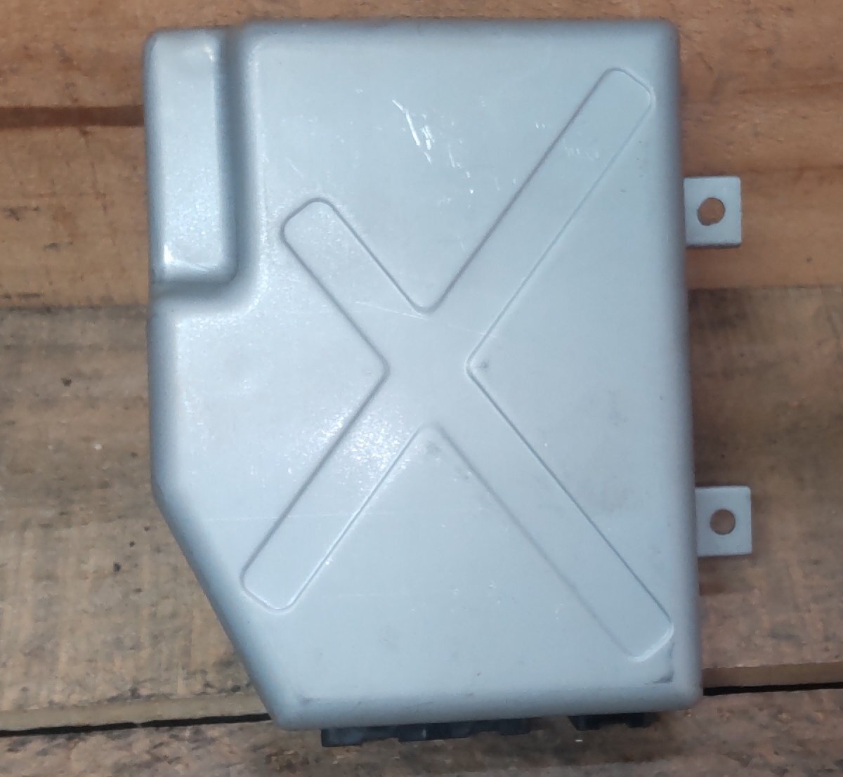 エアサスコントローラ アッセンブリ 日産 セドリック PAY31 H6/5 28581-V00 中古 16007079拍卖