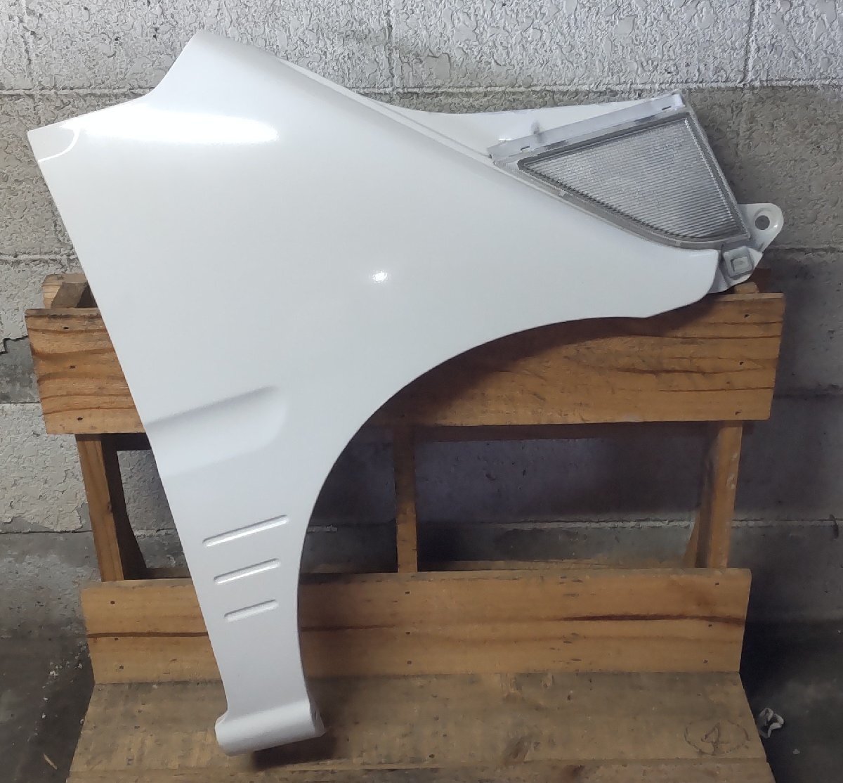 右 フェンダー ダイハツ ムーブ CL L600S H9/4 W09 ホワイト 53811-87246-000 中古 16001187拍卖