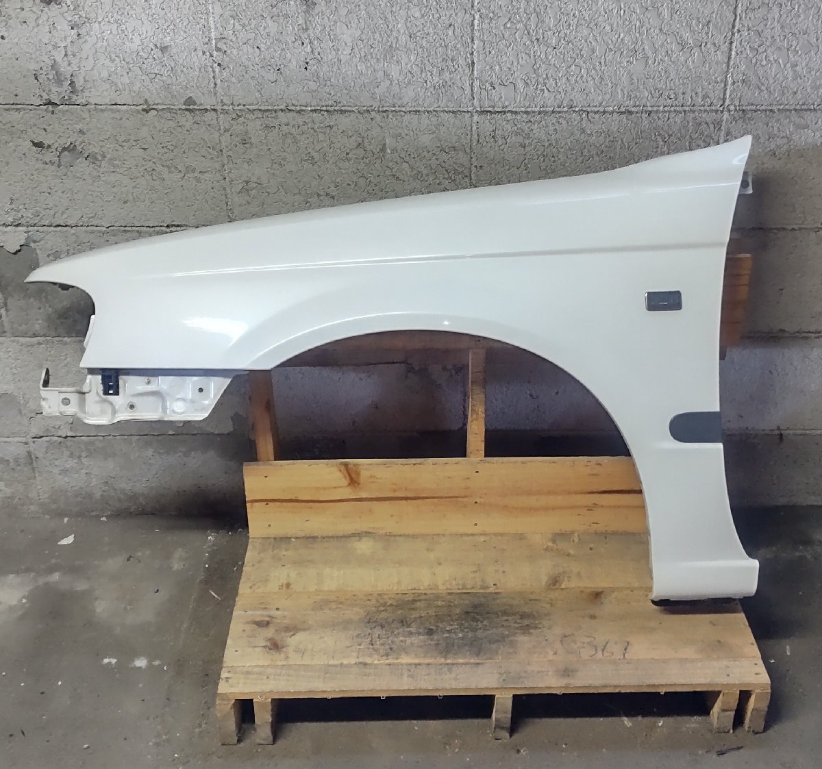 左 フェンダー 日産 サニー S/S FB15 H12/3 WK0 63101-4M430 中古 16001150拍卖