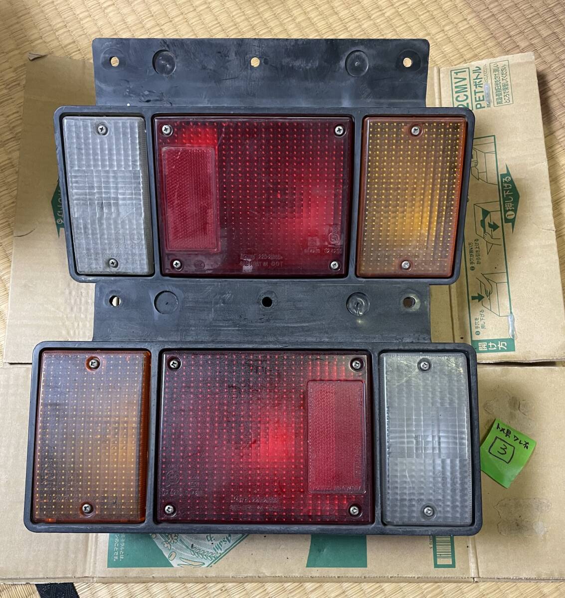 いすゞ エルフ トラック部品 純正 テールランプ テールライト 左右セット 日本製 24V KOITO220-21366 管理:四角3拍卖