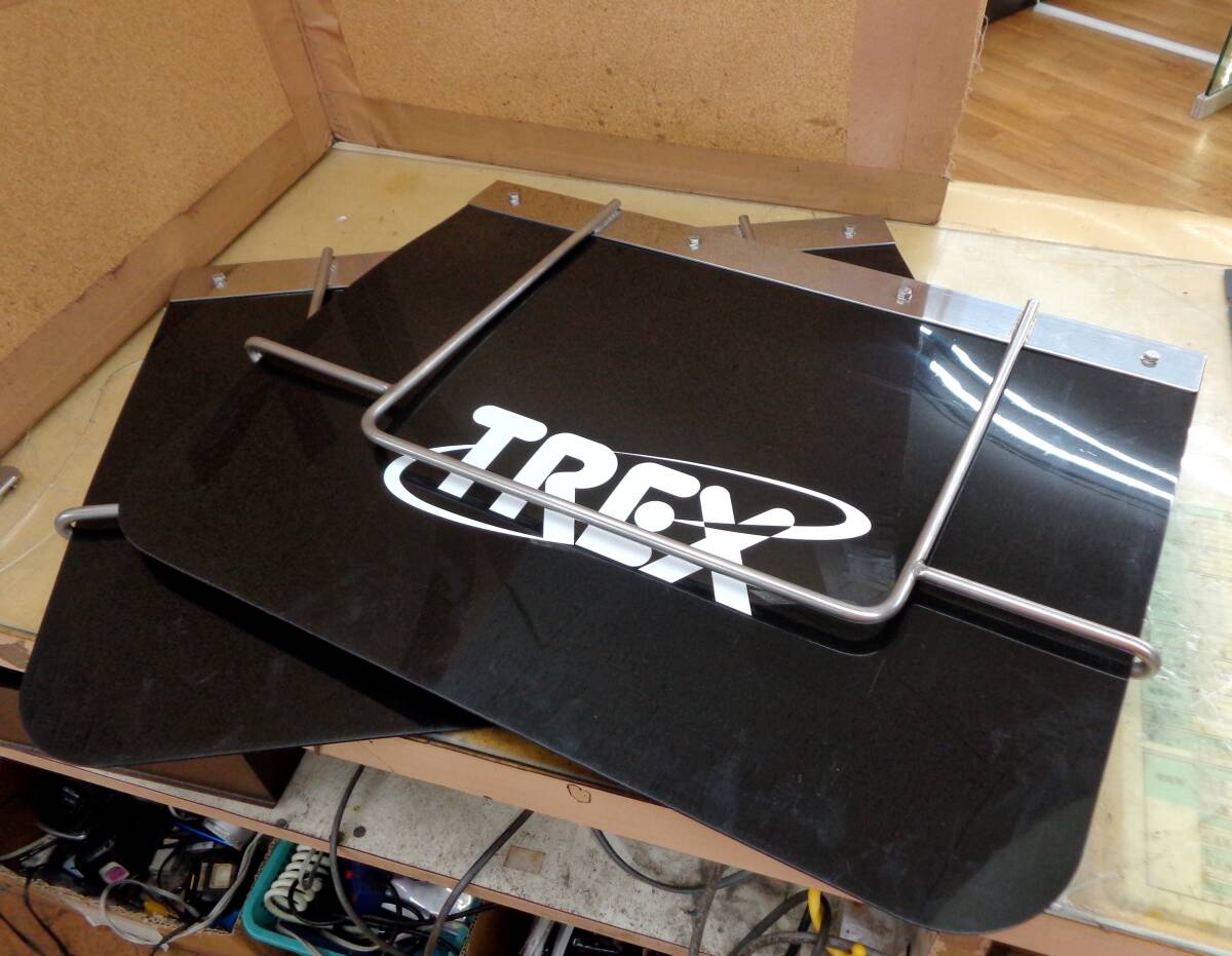 M17完★TREX ステー(幅60㎝)付き泥除けゴム(たれゴム) 2枚セット★未使用拍卖