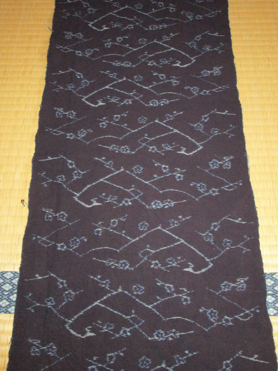 【昔古布】明治~大正期 無傷で 美品 厚手の 藍染手織木綿 絵絣1幅 (長123)『梅尽くし』●希少品● 拍卖