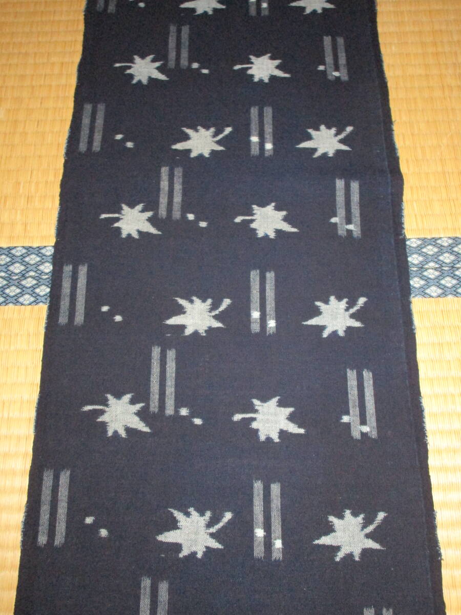 【昔古布】大正期 無傷で 美品の 藍染手織木綿 絵絣1幅 (長141) ●紅葉・水玉・流水● リメイク材料拍卖