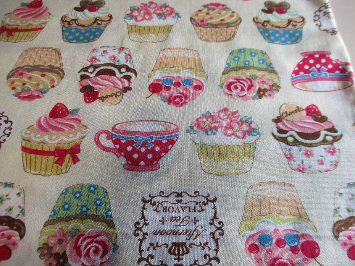 新品 可愛いカップケーキ柄 アイボリー シーチング 幅105cm 長さ35cm 拍卖