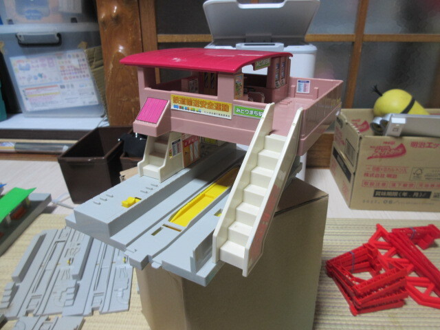 R071006 断捨離 処分「トミカ プラレール廃盤 橋上駅みどり町駅 J―25 現状品」 USED拍卖