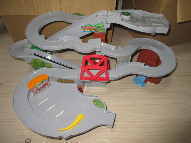 R071006 断捨離 処分「トミカ 廃盤品 トミカ峠 やまみちドライブ エレベーター動作確認OK 部品取り 欠品有」USED拍卖
