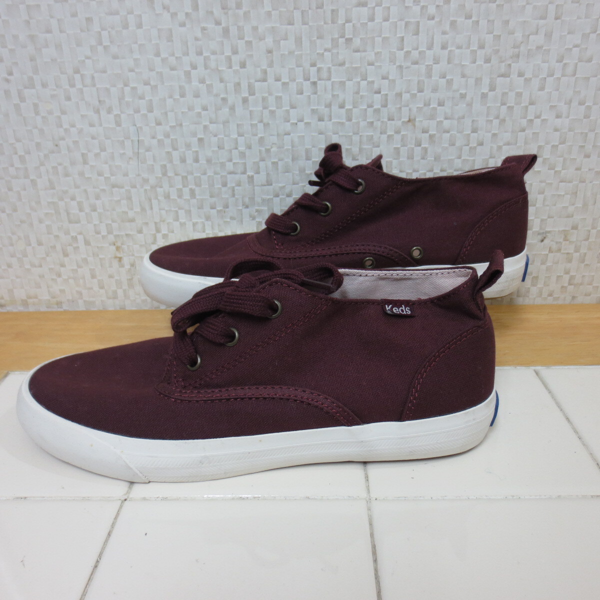 新品B品(ほこり汚れ) ケッズ トライアンフミッドシーズナルソリッド スニーカー バーガンディ 22.5cm keds レタパ600円 K10/4拍卖