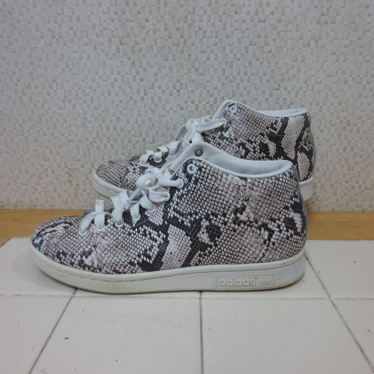 アディダス×ハイク S76698 パイソン 23.5cm ハイカット スニーカー adidas Originals by HYKE レタパ600円 K10/6拍卖