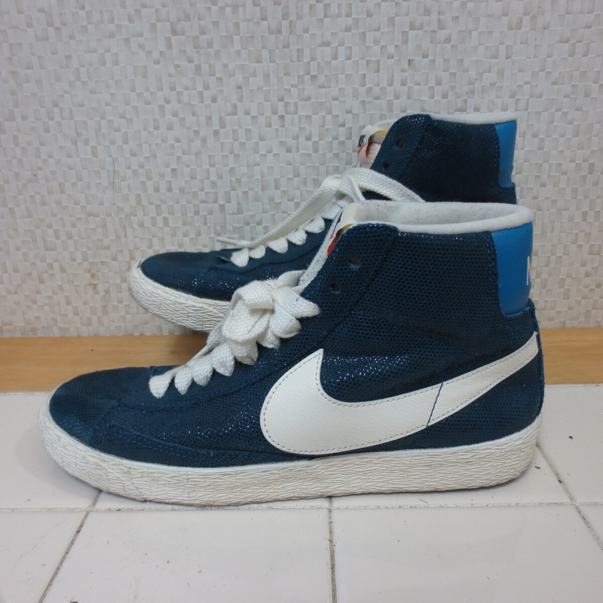 ナイキ ブレーザーミッド 青 23.5cm スニーカー NIKE WMNS BLAZER MID SUEDE VNTG レタパ600円 K10/7拍卖