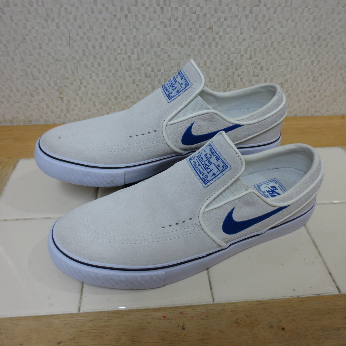 ナイキ エスビー ジャノスキー+ スリップ FN5893-101 サミットホワイト/ハイパーロイヤル 24.5㎝ SB Janoski+ Slip 佐川急便700円 I10/9拍卖