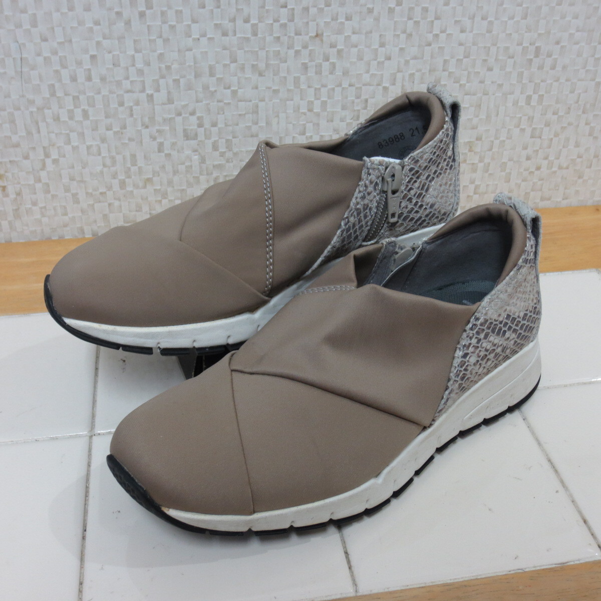 フィットフィット クロスインステップスニーカー サイドジップ 83988 ベージュ 21.5㎝ fitfit レタパ600円 I10/9拍卖