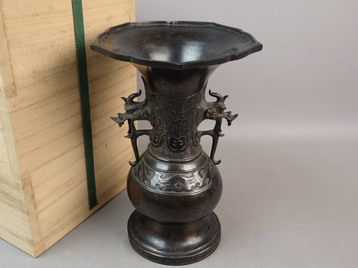 【骨董・茶道具】★古い 唐金製 古銅製★★桔梗口龍耳饕餮文花入 花瓶 gp091sul 仏教美術 花生 花道 華道拍卖