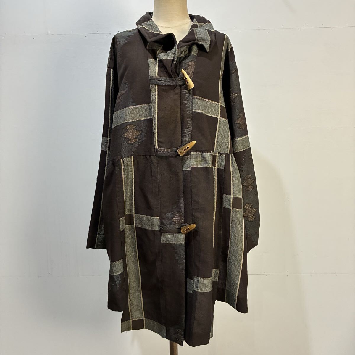 VINTAGE 着物リメイク? 古布 総柄ジャケット 総柄コート トグルボタン 絣 カスリ ギャザーデザイン ヴィンテージ【送料一律/同梱可能】W拍卖