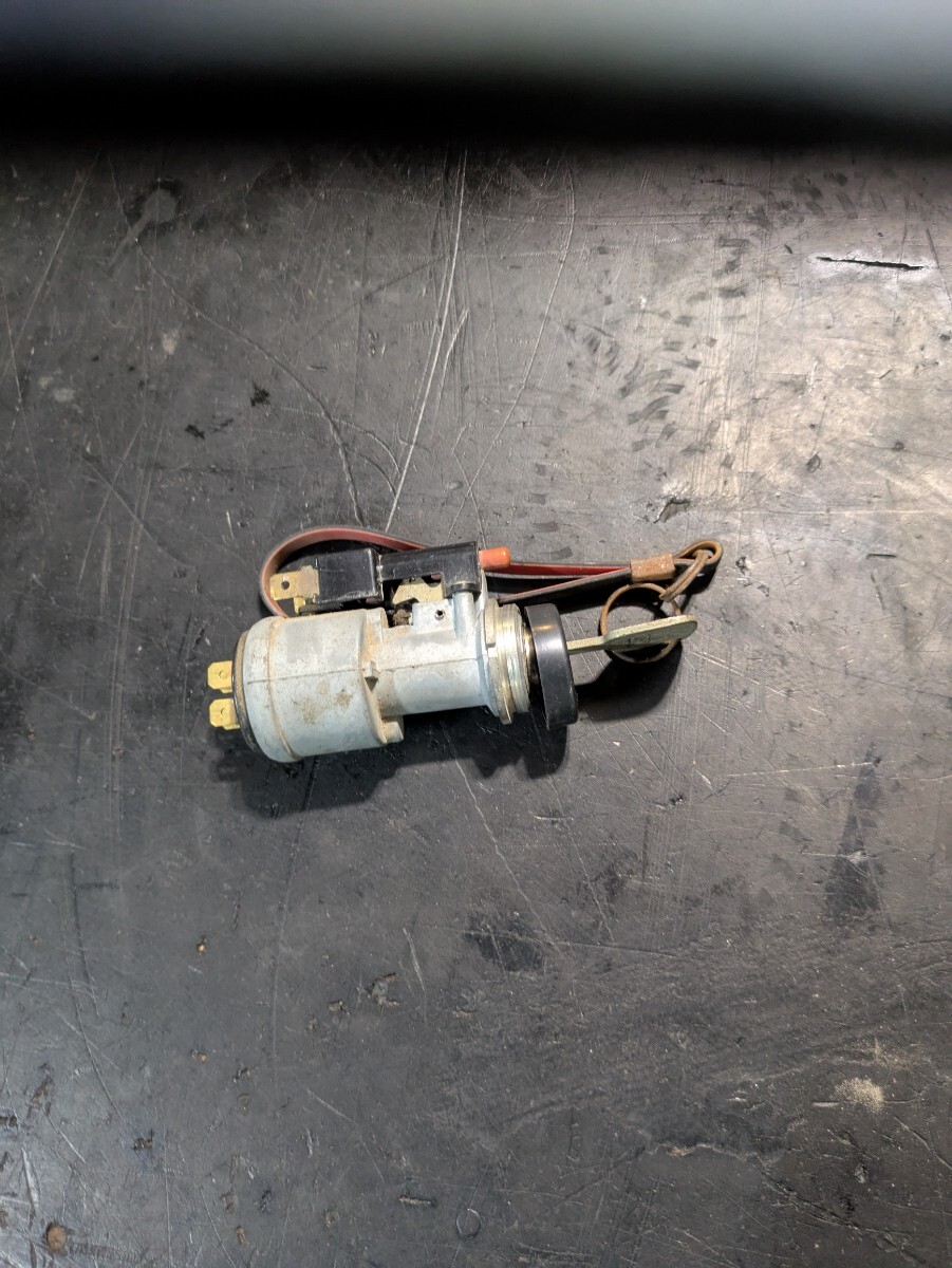 マツダ ポーターキャブ550 PC4Dより取り外し 純正キーシリンダー まだ使えるように見えます pc3a kbaa pc56t拍卖