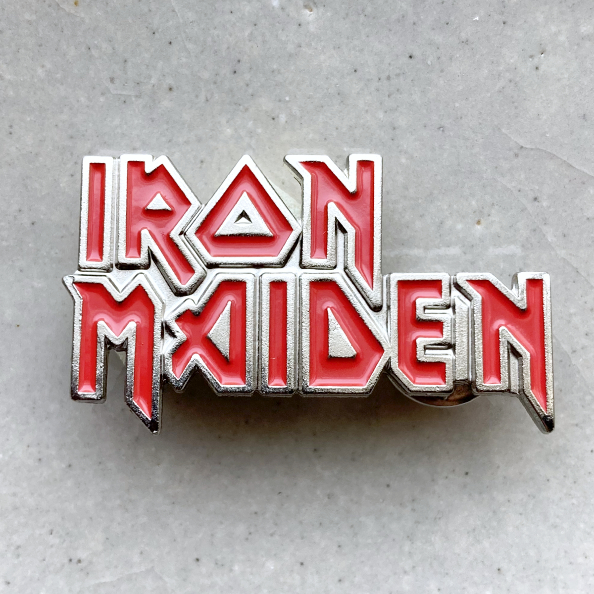 アイアン・メイデン IRON MAIDEN ロックバンド ロゴ◆ピンバッジ ピンズ バッチ ブローチ◆音楽 ハードロック ヘビーメタル拍卖