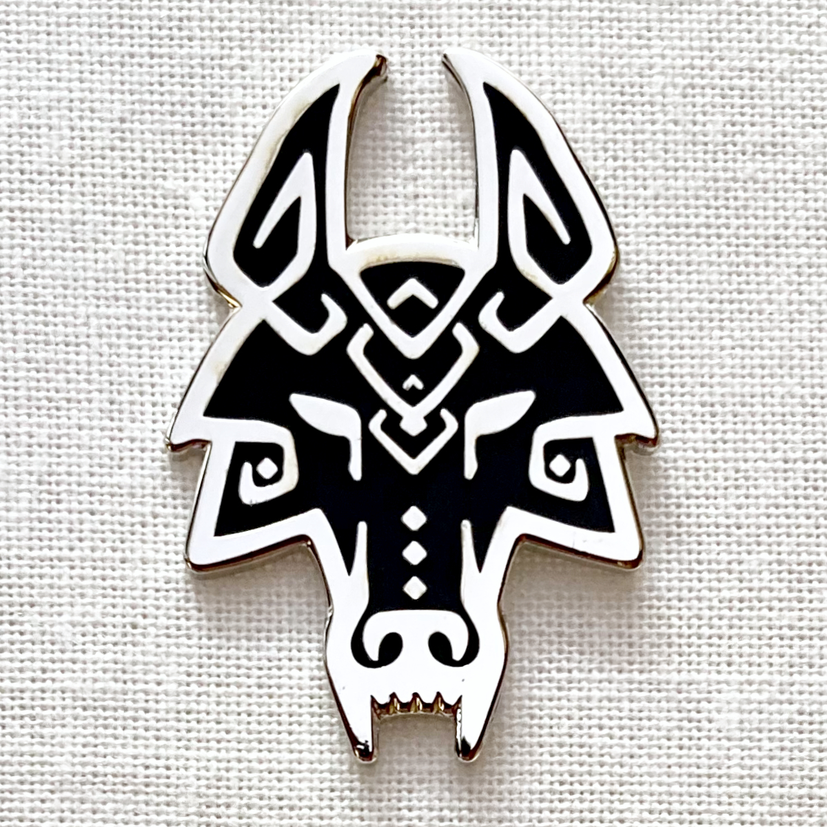 ケルト模様のオオカミ 狼 フェンリル 神話◆ピンバッジ ピンズ バッチ ブローチ◆鳥 動物 北欧 トライバル バイキング ルーン拍卖