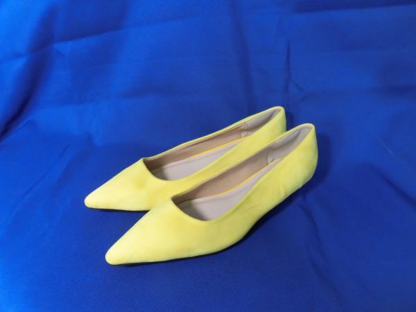 8 acqua caldaスエード調ポインテッドトゥローヒールパンプス イエロー 24.5拍卖