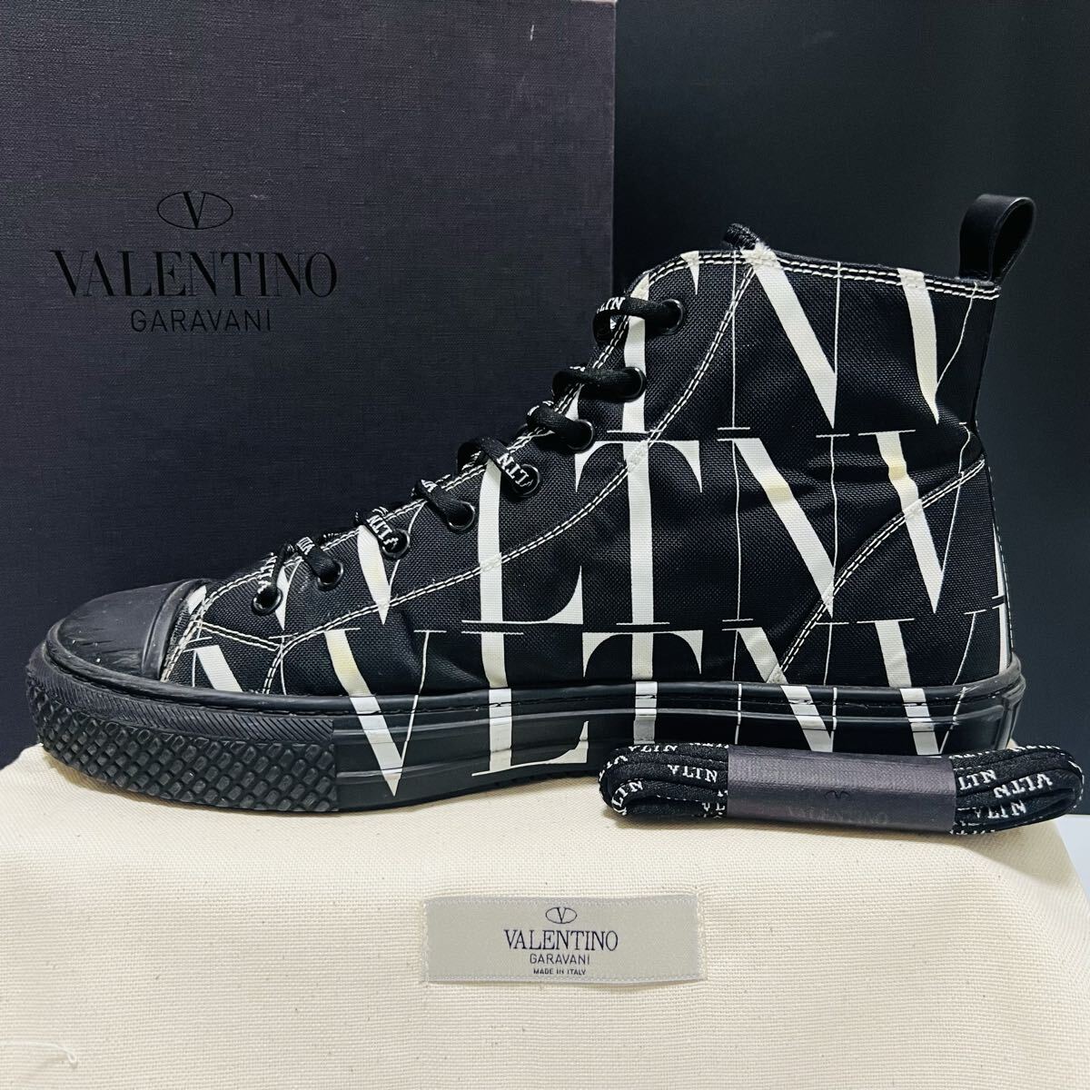 1円【美品】 Valentino Garavani ヴァレンティノ【至高の逸品】 総柄 ロゴ メンズ ハイカット スニーカー シューズ 靴 26.0cm相当 黒白拍卖