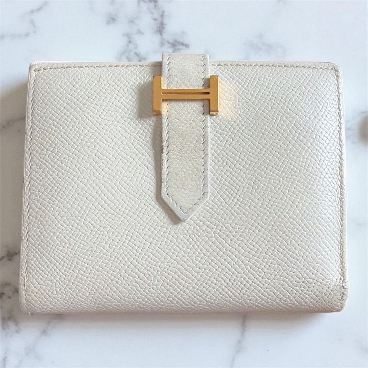 【送料無料】HERMES べアン コンパクト ホワイト系 二つ折り 財布 エルメス H金具ゴールド 正規品拍卖