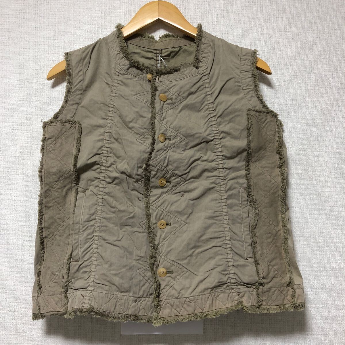 (k) HaaT HeaRT ISSEY MIYAKE イッセイミヤケ ナイロン デザインベスト サイズ3 ベージュ 拍卖