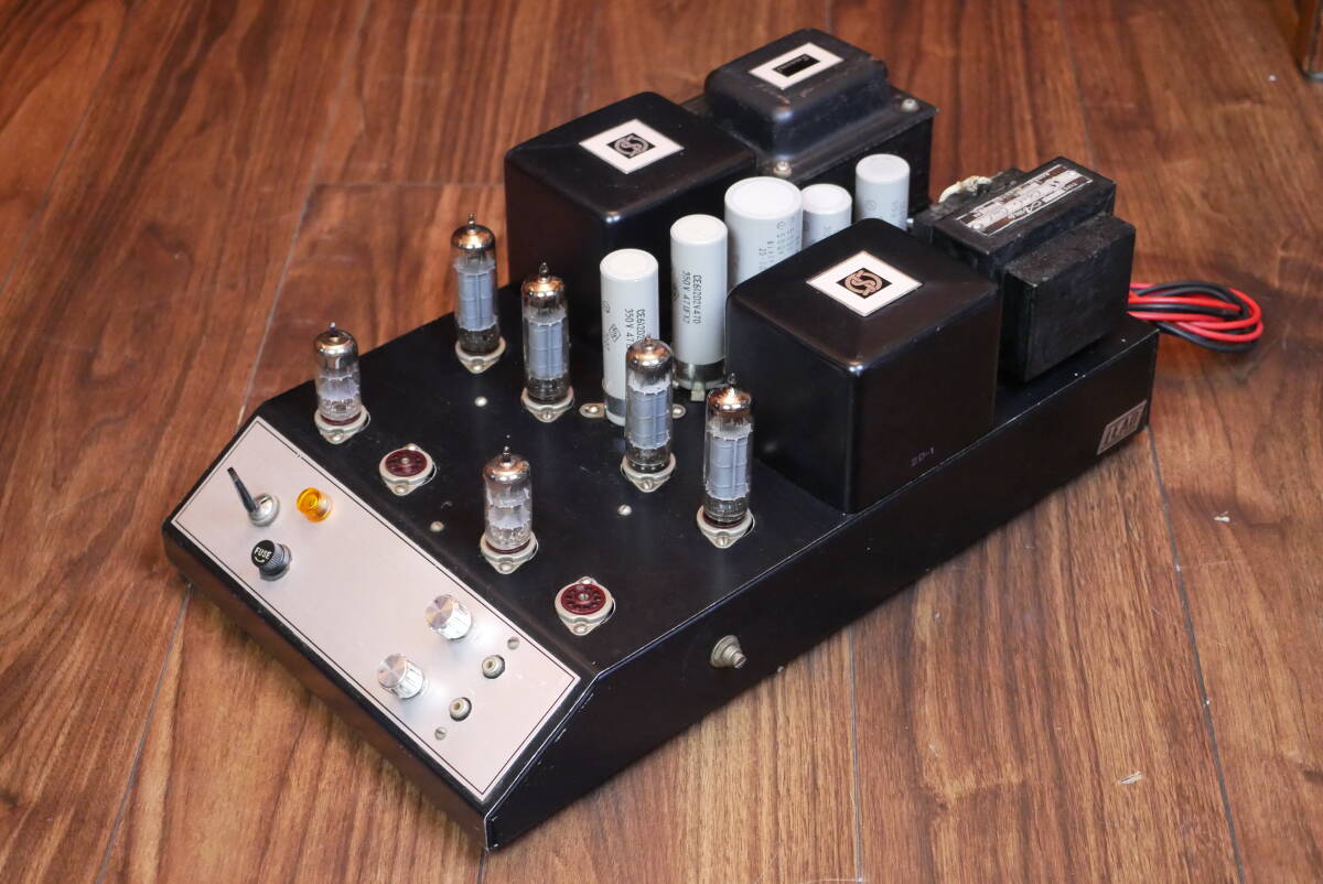 自作品の真空管アンプ 6RA8のPPアンプです。 山水のトランスを採用。 動作未確認。 ジャンク扱いです。 真空管アンプ。拍卖
