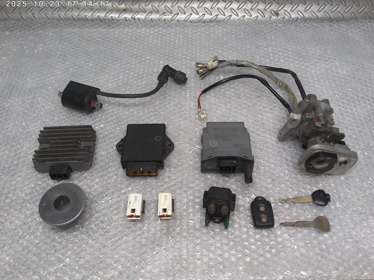 ヲ10.24  マジェスティ250C  SG03J  純正  電装品/キー/鍵set  ☆マジェ.5GM.4HC.CDI.レギュレーター.イグナイター.IGコイル拍卖