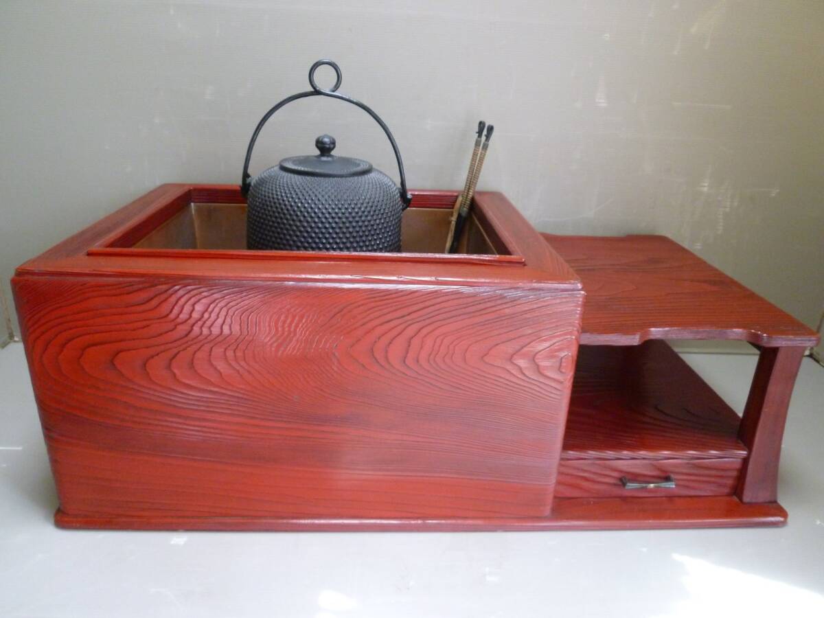 《金正堂》 脇置角火鉢 長火鉢 鉄瓶 五徳 火箸付茶道具拍卖