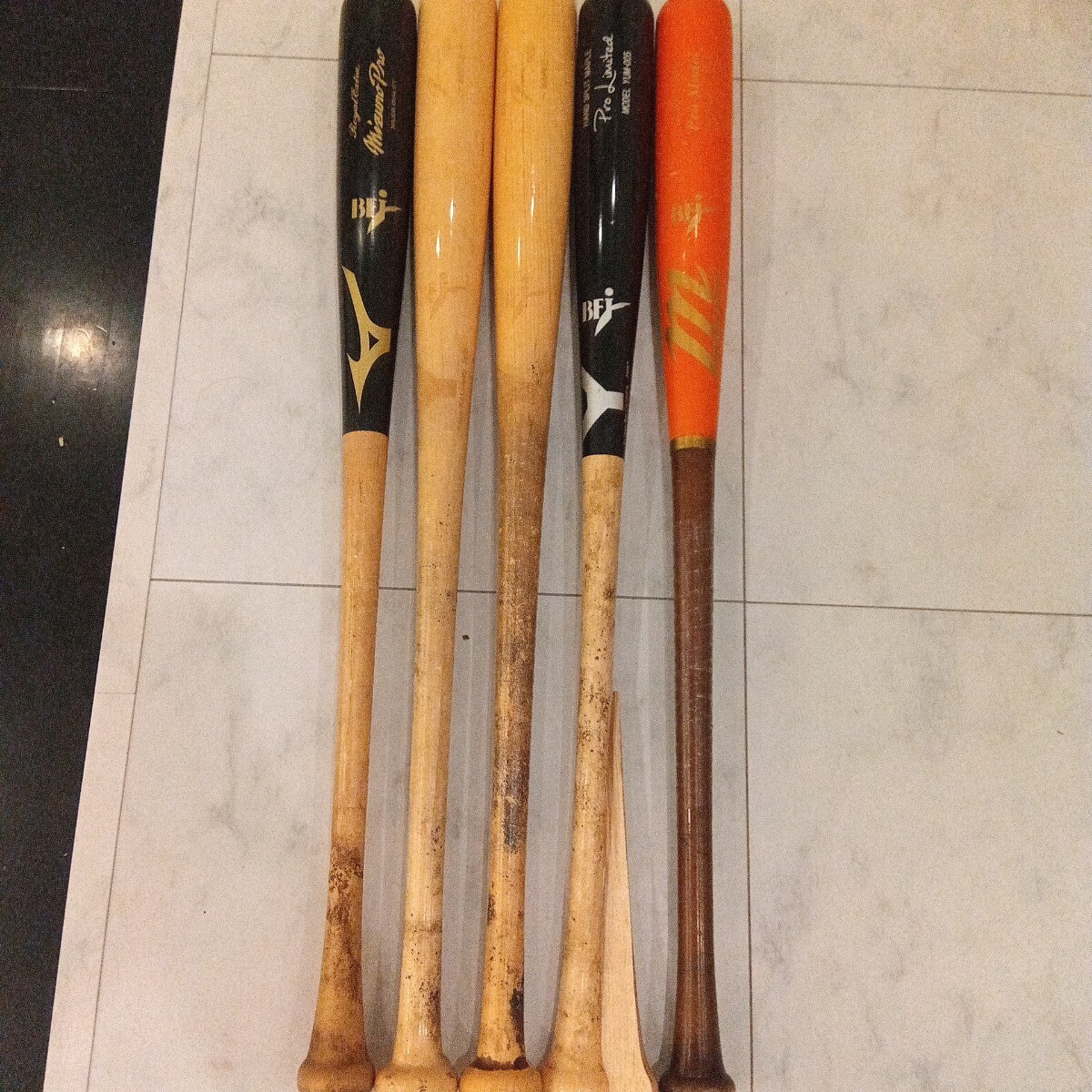 硬式木製バット BFJ ミズノプロ ヤナセ マルーチ 5本セット クラック有り トレーニングバット マスコットバット バンブー 竹バット 拍卖