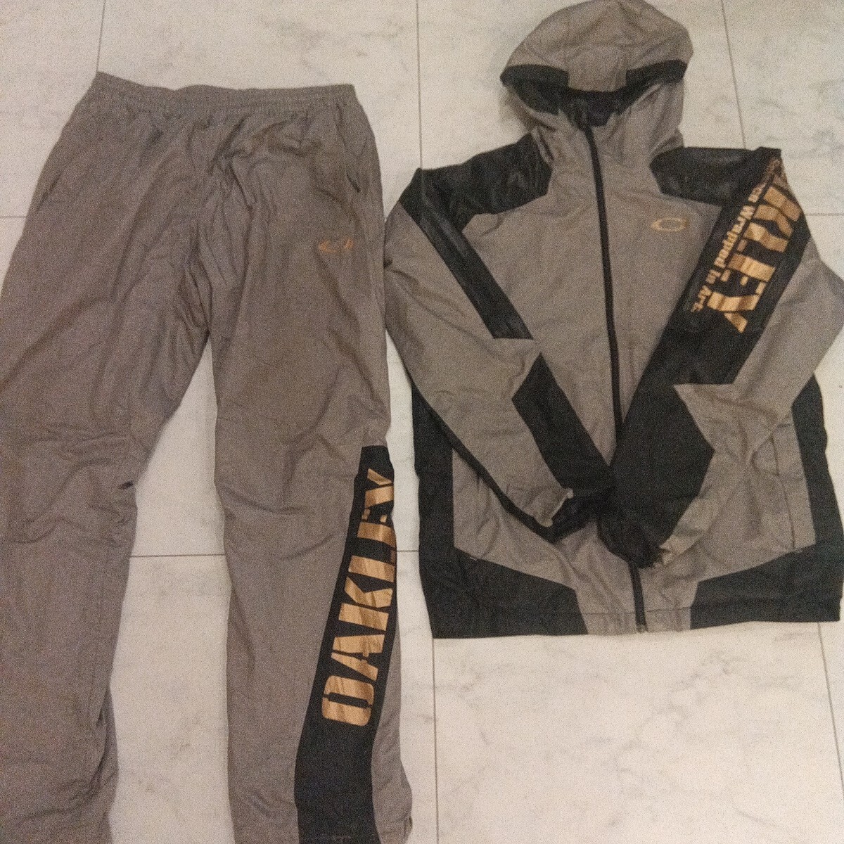 オークリー OAKLEY ウィンドジャケット パンツ 裏起毛 上下セット サイズL 定価税込み20000円 ジャケット ウィンドブレーカー 上下 拍卖