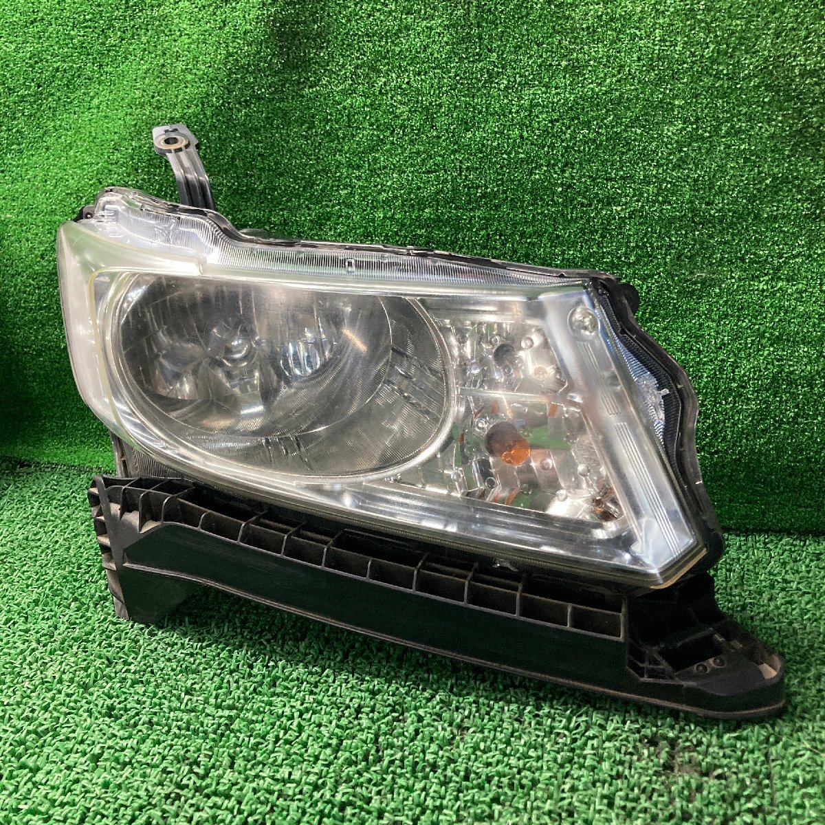 ♪♪フリードスパイク GP3 右 ヘッドライト ヘッドランプ KOITO 100-22068(W6878)♪♪拍卖