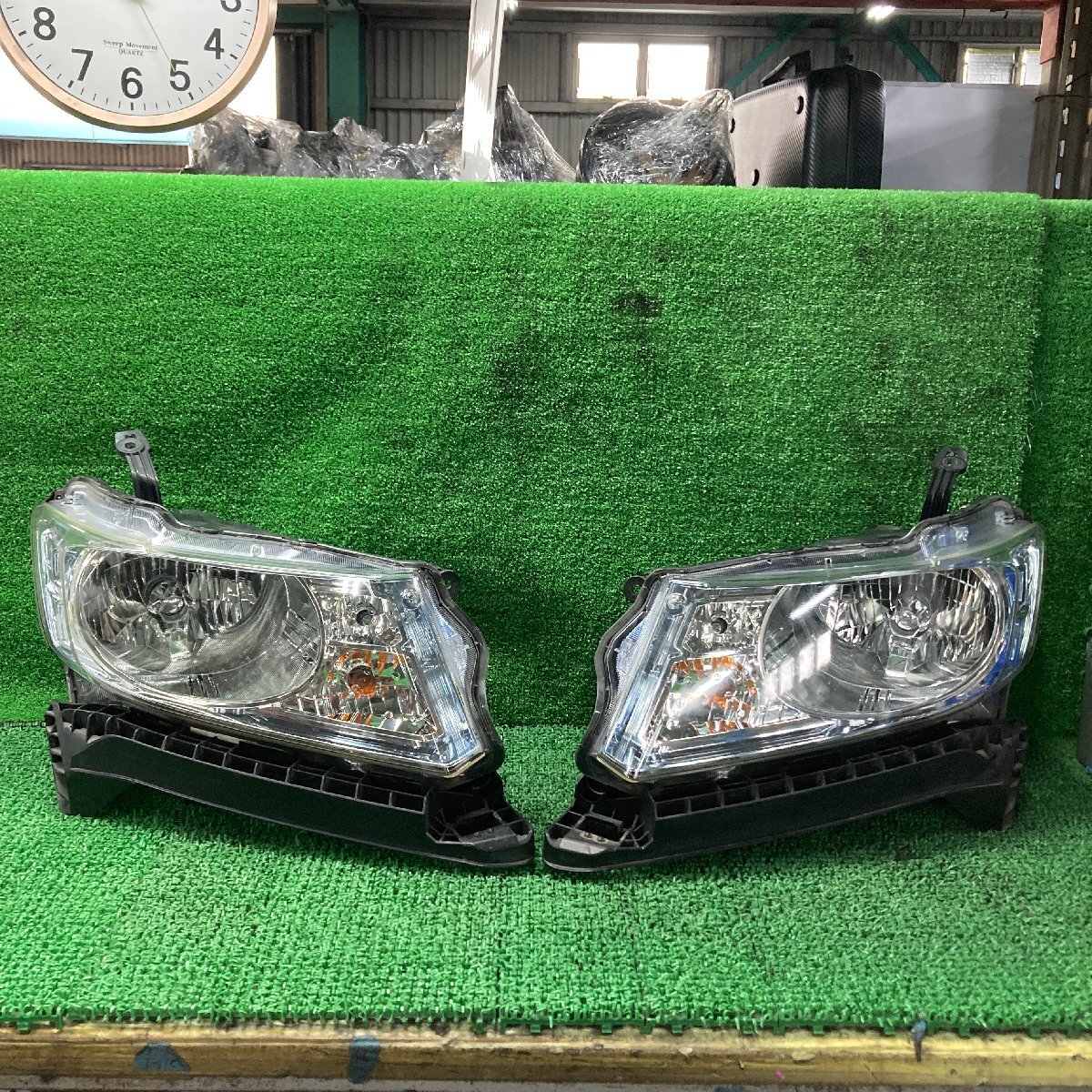 ♪♪フリードスパイク ジャストセレクション GP3 左右 ヘッドライト ヘッドランプ KOITO 100-22068(W7027)♪♪拍卖