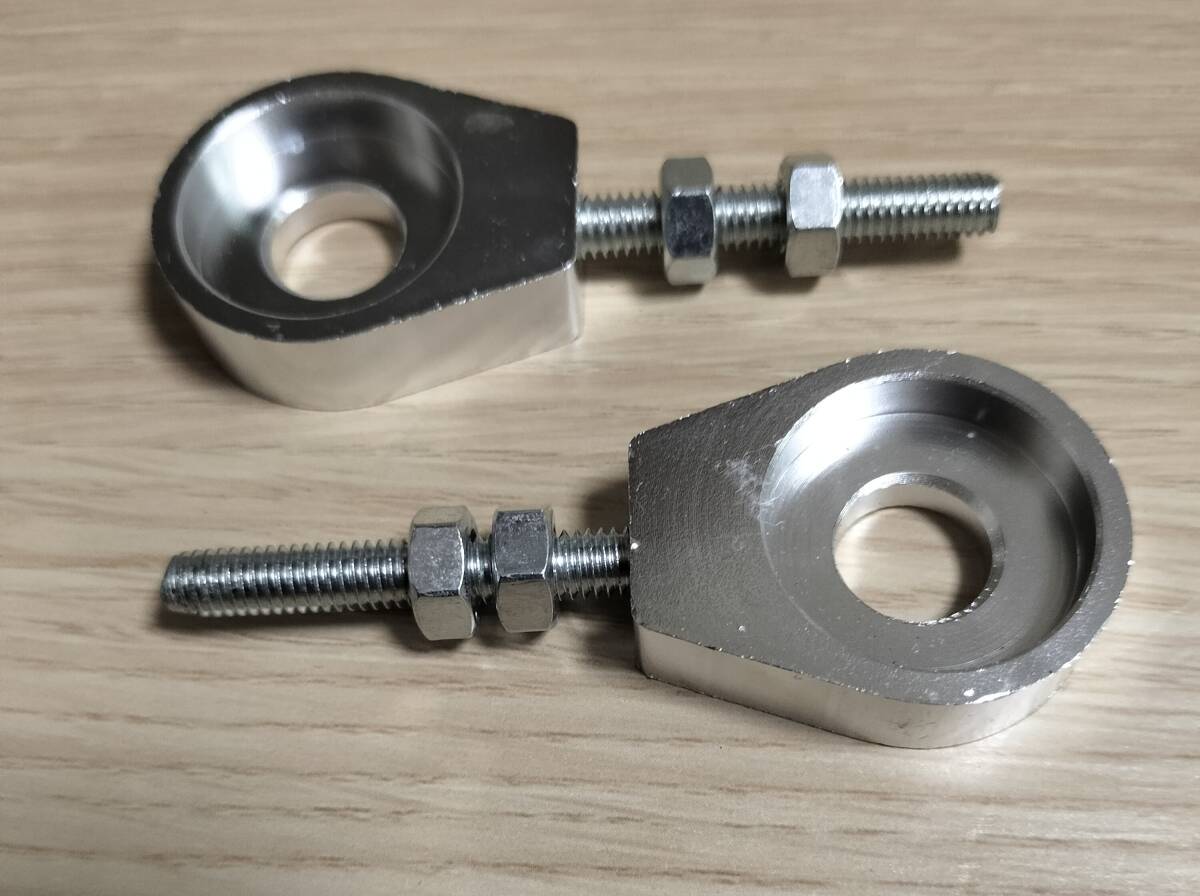 アルミ チェーンアジャスター シルバー 12mmアクスルシャフト用 スーパーカブ110 モンキー ゴリラ シャリー ダックス 等に! ネジロック済拍卖