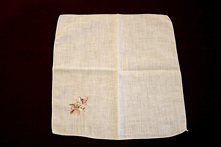 SALE !! ■ 手刺繍、アイリッシュリネン(麻)のハンカチ ■拍卖