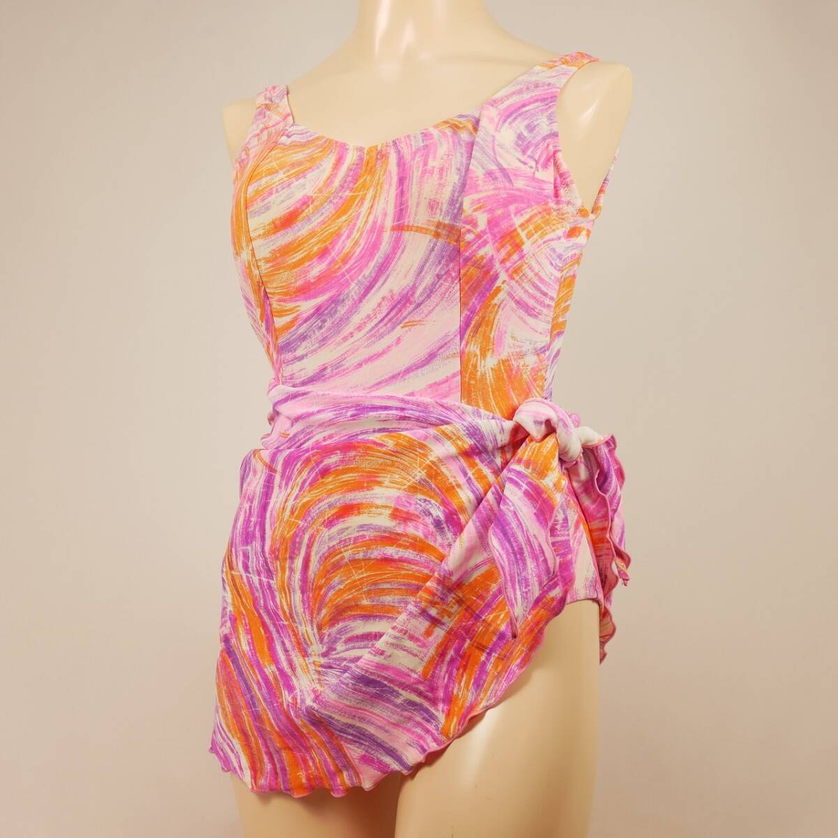 7997 レディース水着 モダンレトロ柄 パレオ付きワンピース水着 11Lサイズ ピンク系 匿名配送拍卖