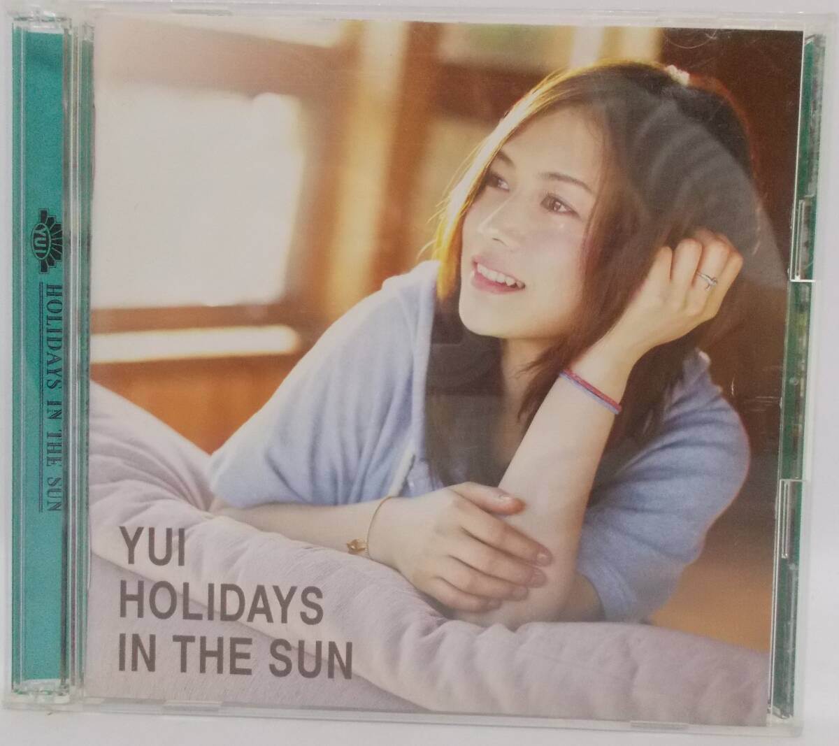 処分品100円~■YUI「HOLIDAYS IN THE SUN(DVD付き)」歌詞付き並上■送料185円拍卖