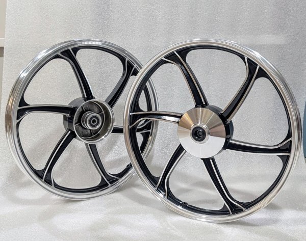 ★ホンダ スーパーカブ110用 キャストホイール前後セット 前1.4J×17/後1.6J×17 ★黒銀拍卖