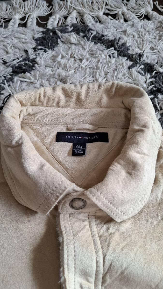 ★ビッグサイズ★TOMMY HILFIGER★アイボリー系ビッグサイズ★フェイクムートン★シャツジャケット★軽くて暖かいです。拍卖