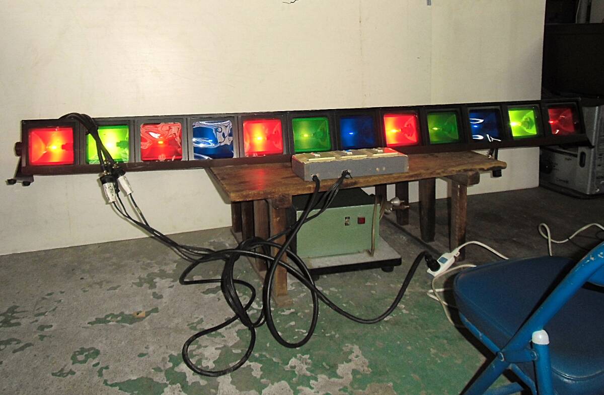 ★ け-24 舞台用 照明 器具 12灯 中古 白熱灯 作動OK ホリゾント ライト 約長さ186.7cm 幅13cm 厚さ20cm 高さ15.5cm 重さ10.2kg 拍卖