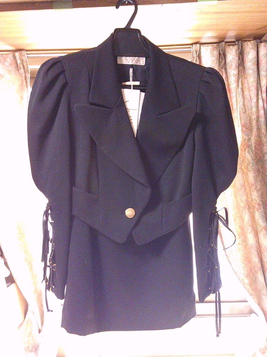 ■ く-927 レディーススーツ 未使用 良品 ReNA JOAN 9号 カラー:黒系 日本製 ※上着)着丈38裄丈68.5幅46.5/スカート)丈59幅43cm拍卖