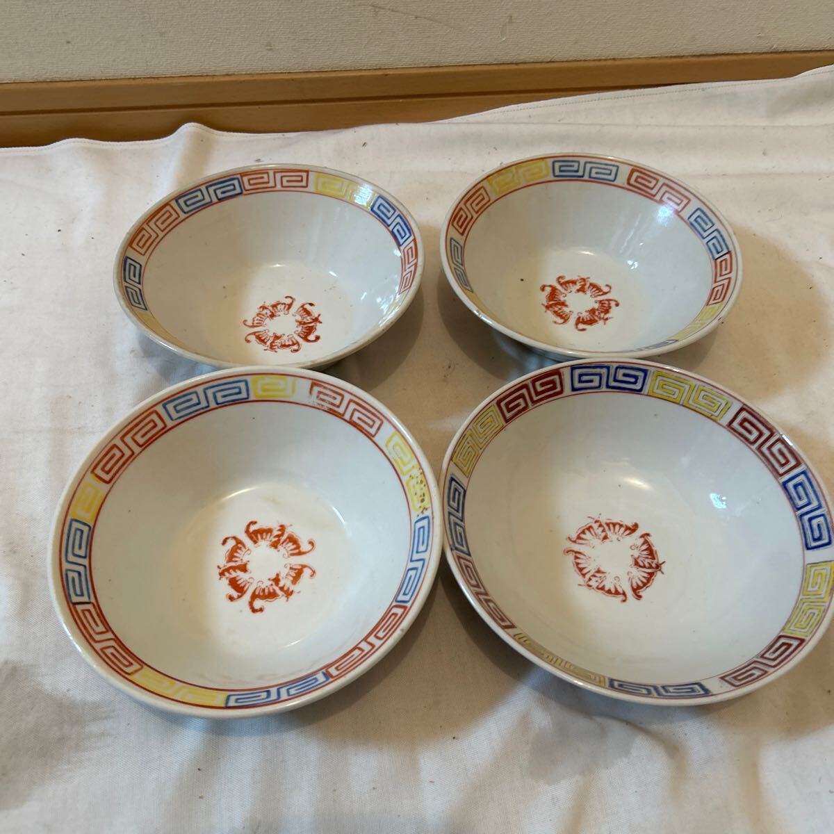 昭和レトロ 定番 中華丼 4個セット 雷紋・鳳凰柄 直径19cm ラーメン鉢 うどん鉢 町中華 懐かしの食器 現状品拍卖