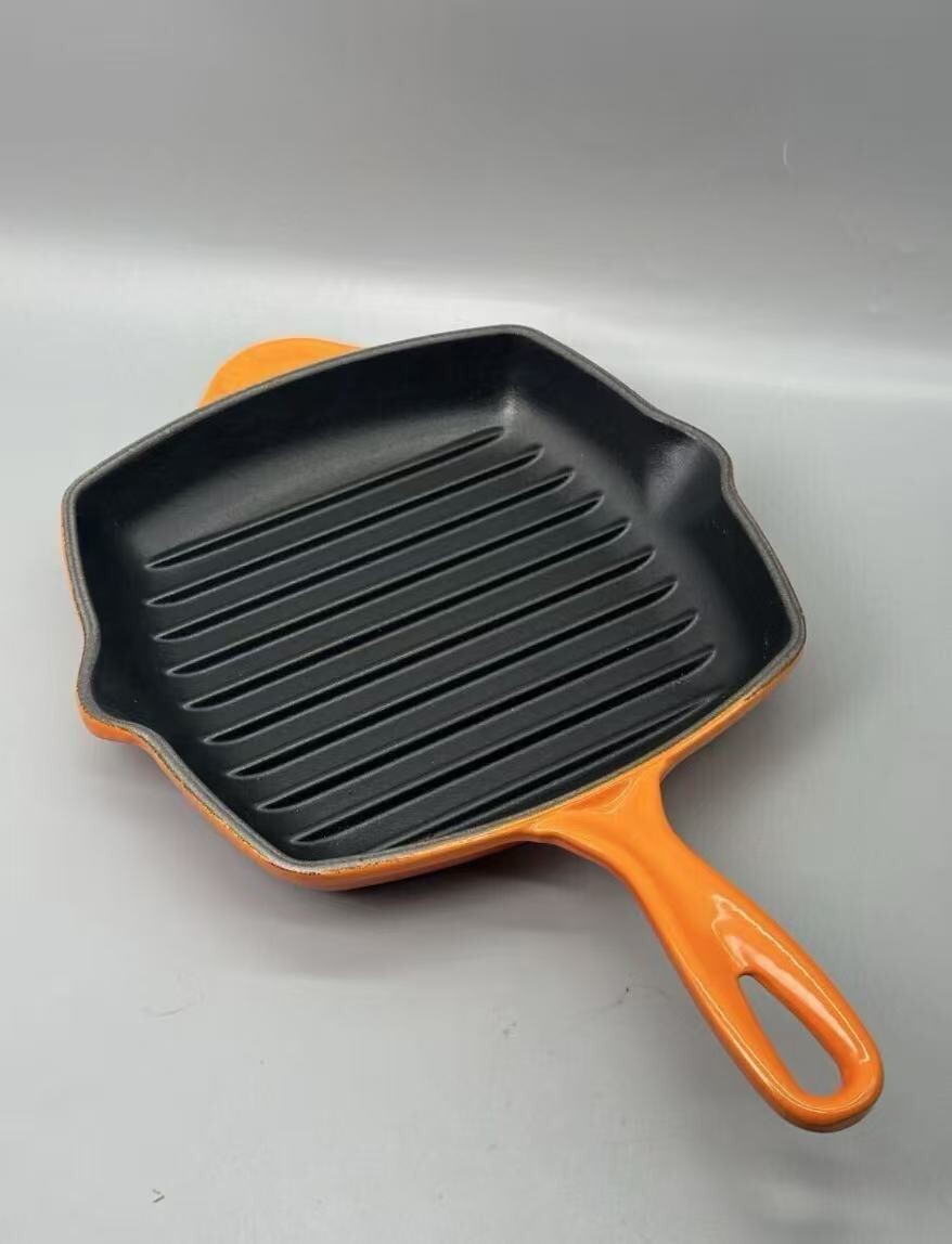 LE CREUSET. ル・クルーゼ スキレット ココット・ホーロー MADE IN FRANCE 20cm 琺瑯 食器 調理器具拍卖