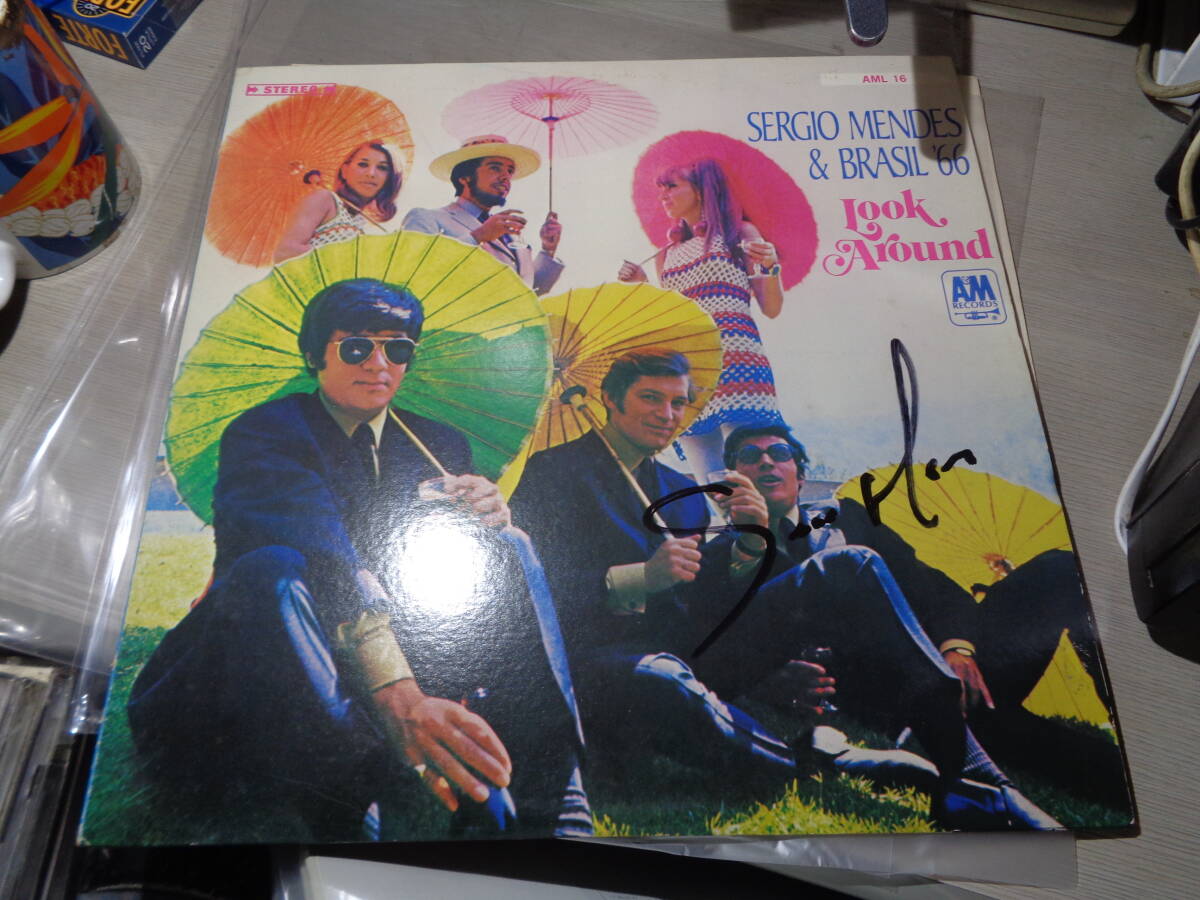 セルジオ・メンデス氏の直筆サイン入,SERGIO MENDES SIGNED!!!/SERGIO MENDES & BRASIL '66/LOOK AROUND(JAPAN/A&M:AML 16 ST DG LABEL LP拍卖