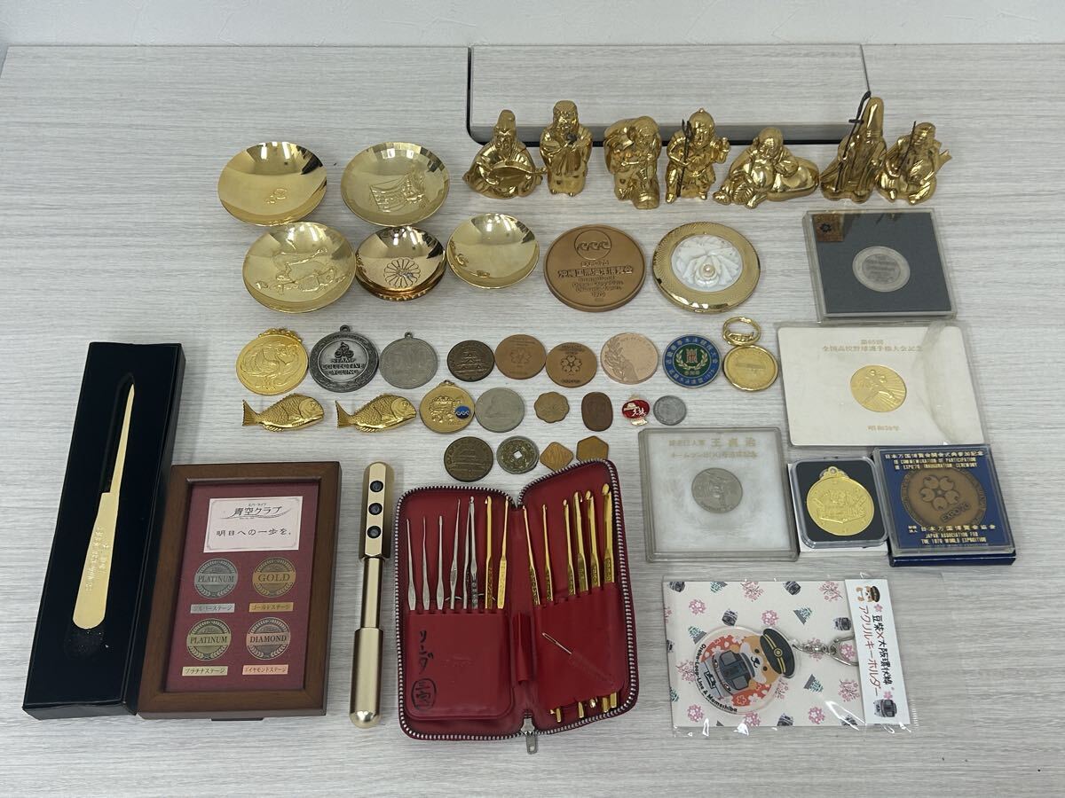 1円~ メッキ まとめ 約2kg 金メッキ 金杯 盃 置物 メダル ペーパーナイフ 24KGP インテリア 記念品 雑貨 ゴールド 縁起物 コレクション拍卖