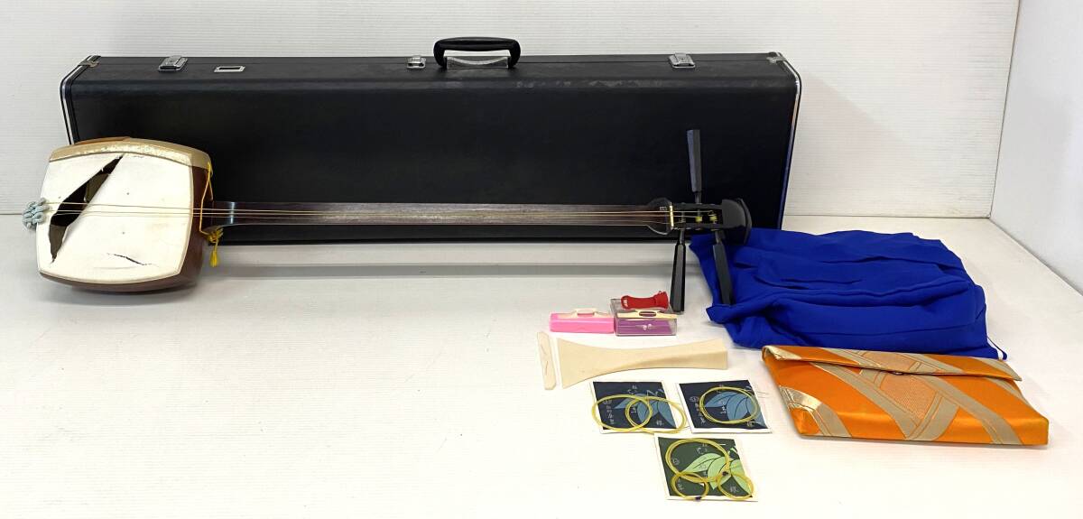 ★☆【1円~】え53 三味線 棹幅約2.6cm ハードケース付き 全長 約97.0cm 保存袋 付属品 和楽器 弦楽器☆★拍卖